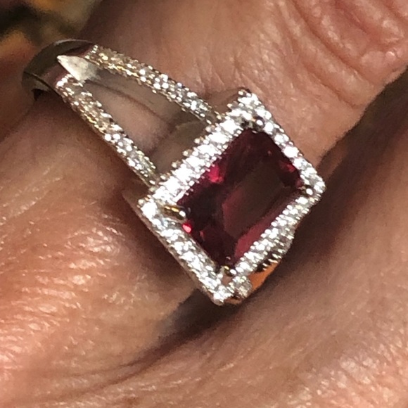 Ruby 2.25 carat spilt shank diamond pave sterling silver oval cut size 6.5 - Picture 8 of 12